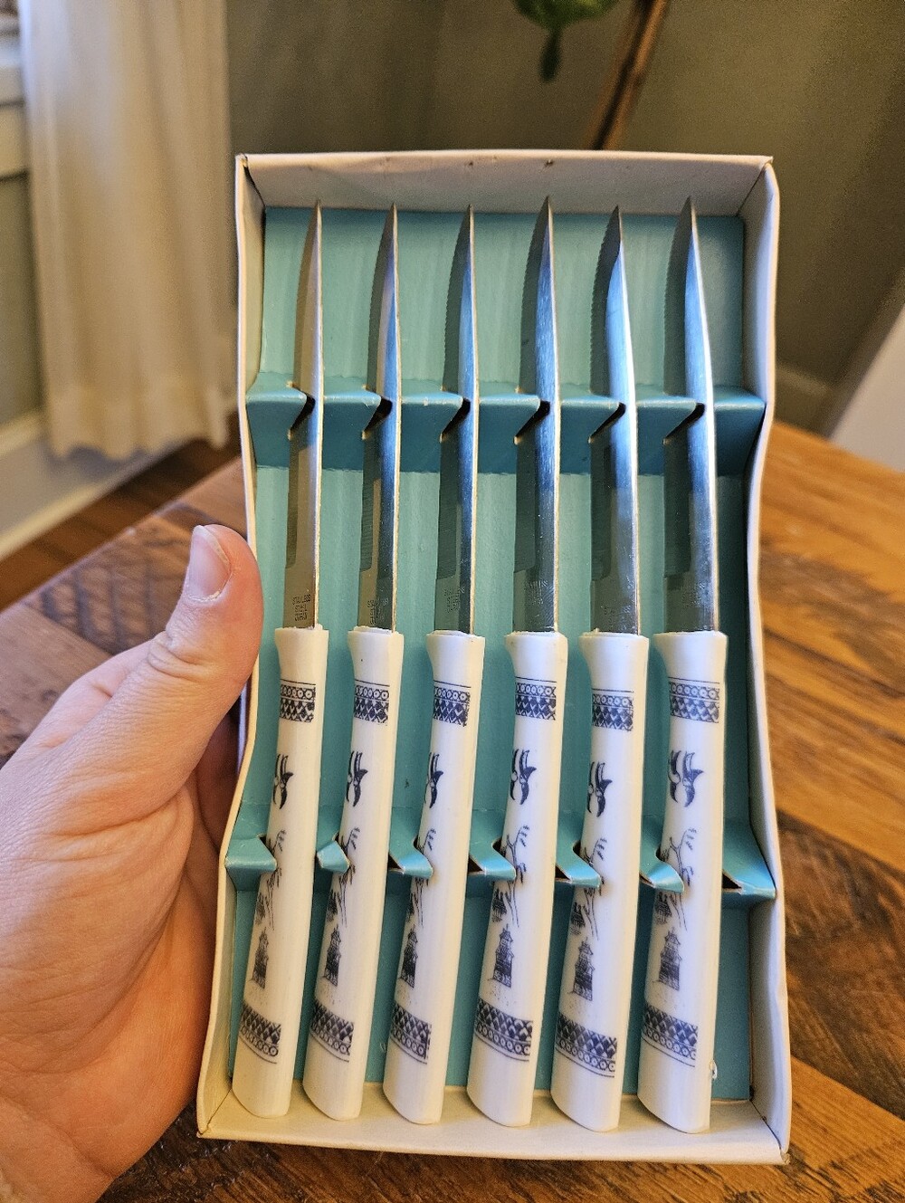 Vintage Blue Willow steak knives, from Japan (set of 6)